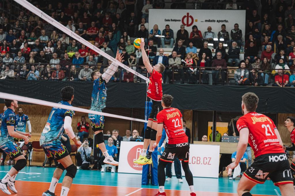 Perugia celebra la vittoria during Jihostroj ČESKÉ BUDĚJOVICE (CZE) vs Sir Sicoma Monini PERUGIA (ITA), 4th Round - Pool D - Leg 5 - CEV Champions League Volley 2025 | Men at Sportovni Hala CESKE BUDEJOVICE CZ, 16 gennaio 2025. Photo 2025