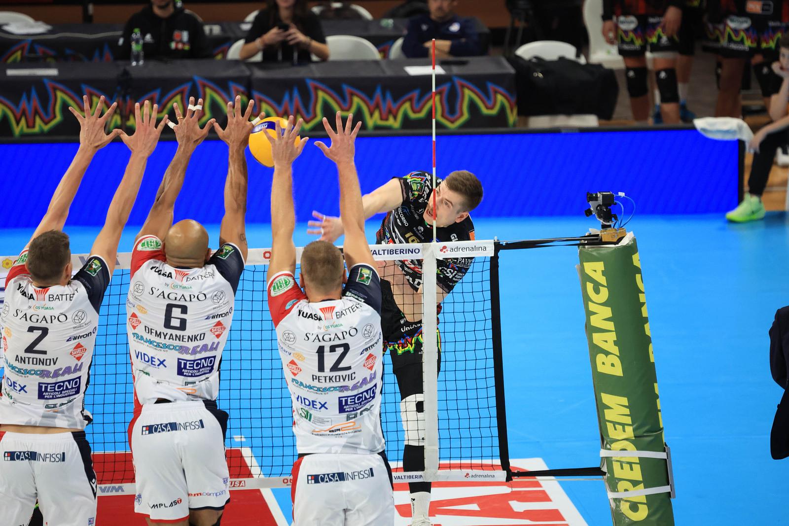 Kamil SEMENIUK durante Sir Susa Vim PERUGIA vs Yuasa Battery GROTTAZZOLINA, 8ª giornata girone di andata regular season Superlega Credem Banca - Campionato italiano di Pallavolo Maschile - Volley Volleyball presso PalaBarton Perugia IT, 16 novembre 2024. [ID: 20241116/0P5A0001] Foto: Oreste Testa