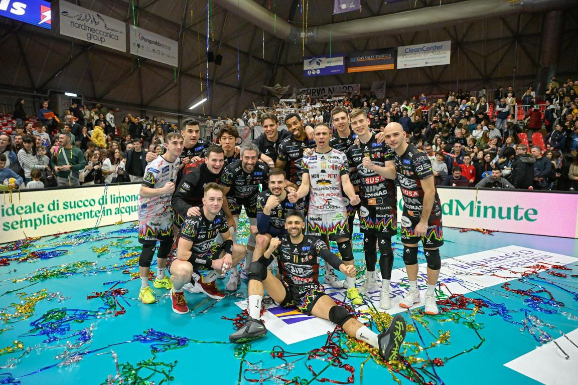 Gas Sales Bluenergy PIACENZA vs Sir Susa Vim PERUGIA, 22ª giornata (10ª di ritorno) regular season Superlega Credem Banca - Campionato italiano di Pallavolo Maschile - Volley Volleyball at PalaBancaSport Piacenza IT, 2 marzo 2025. Photo ©2025 Michele Benda