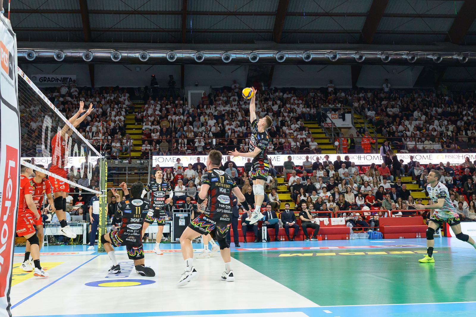 Kamil SEMENIUK during Sir Susa Vim PERUGIA vs Cucine Lube CIVITANOVA, Gara 1 Semifinali PlayOff Superlega Credem Banca - Campionato italiano di Pallavolo Maschile - Volley Volleyball at PalaBarton Perugia IT, 5 aprile 2025. Photo ©2025 Michele Benda