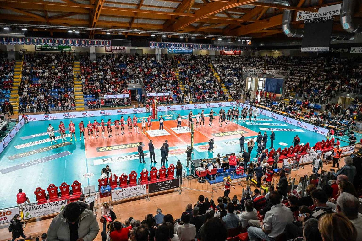 Cucine Lube CIVITANOVA vs Sir Susa Vim PERUGIA, Gara 2 Semifinali PlayOff Superlega Credem Banca - Campionato italiano di Pallavolo Maschile - Volley Volleyball presso Eurosuole Forum Civitanova Marche IT, 12 aprile 2025. Foto: Michele Benda [riferimento file: 2025-04-12/_MB64348]