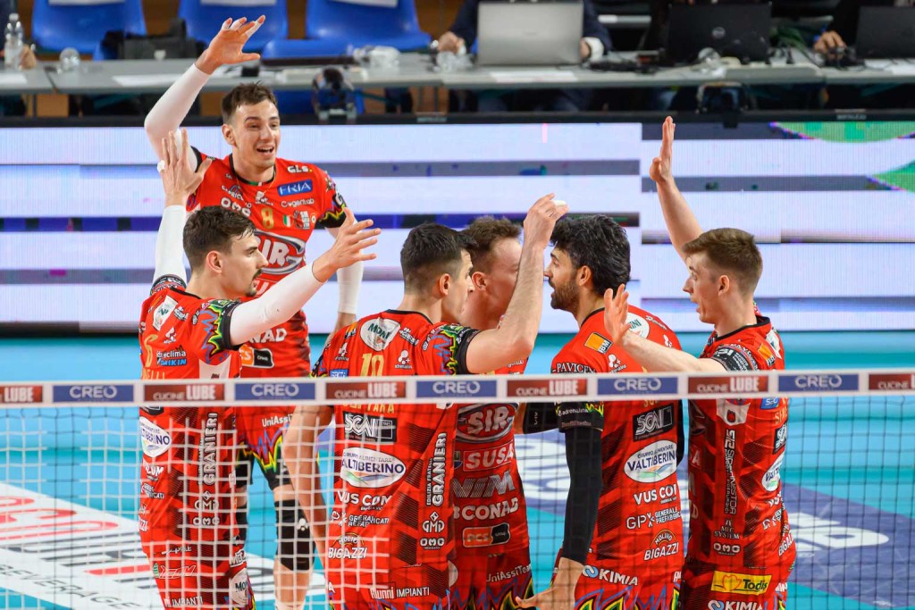 Cucine Lube CIVITANOVA vs Sir Susa Vim PERUGIA, Gara 2 Semifinali PlayOff Superlega Credem Banca - Campionato italiano di Pallavolo Maschile - Volley Volleyball presso Eurosuole Forum Civitanova Marche IT, 12 aprile 2025. Foto: Michele Benda [riferimento file: 2025-04-12/_MB64684]