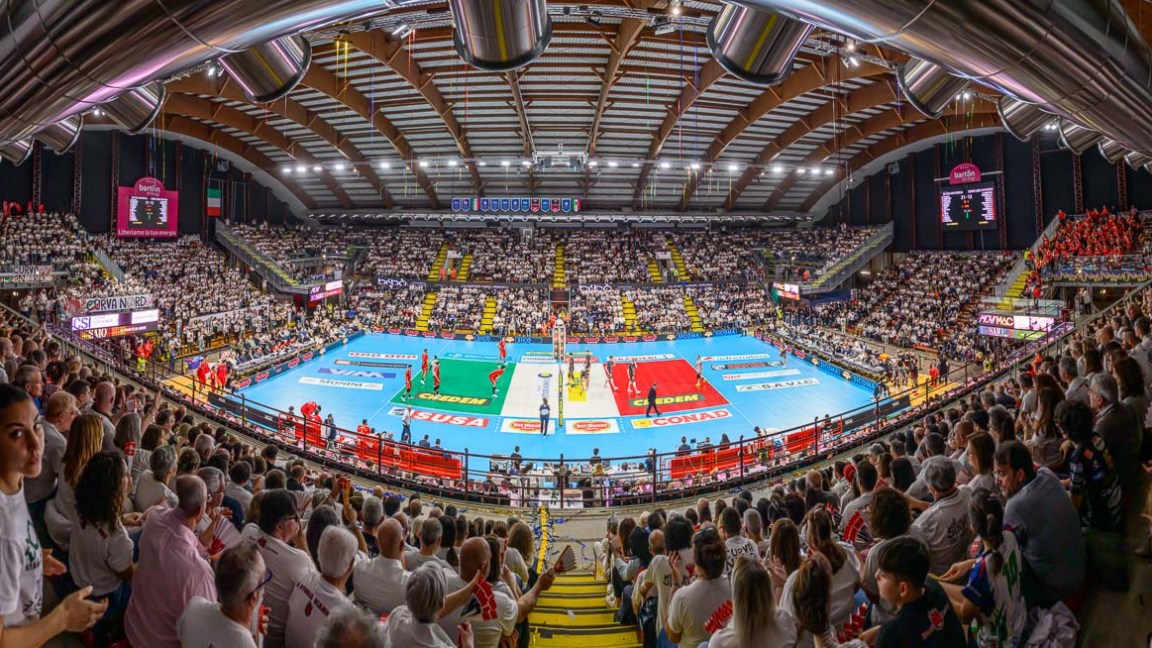 Sir Susa Vim PERUGIA vs Cucine Lube CIVITANOVA, Gara 3 Semifinali PlayOff Superlega Credem Banca - Campionato italiano di Pallavolo Maschile - Volley Volleyball presso PalaBarton Perugia IT, 16 aprile 2025. Foto: Michele Benda [riferimento file: 2025-04-16/_MB68597-Pano]
