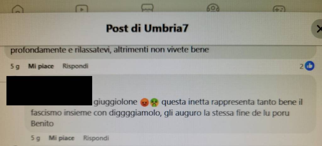 Screenshot di un post su Facebook contenente un commento offensivo contro una consigliera, con riferimenti al fascismo e insulti.
