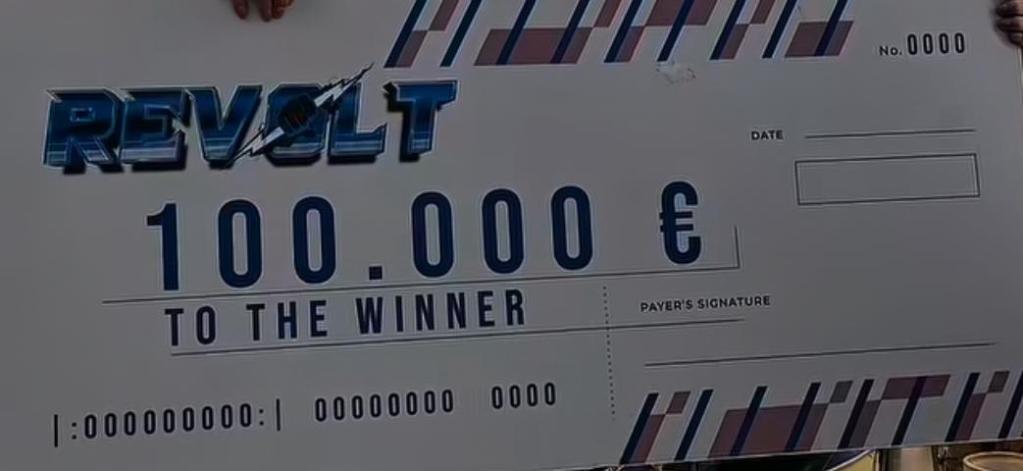 Assegno grande con l'importo di 100.000 € per il vincitore del torneo di Kickboxing K1.