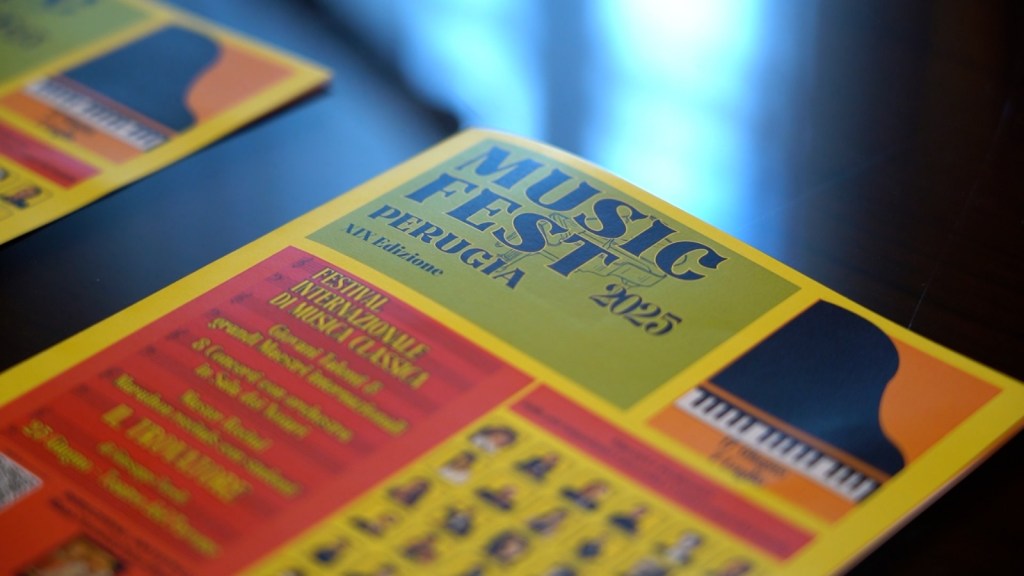 Copertina del programma del Music Fest Perugia 2025, evidenziando il titolo dell'evento e la lista di attività musicali.