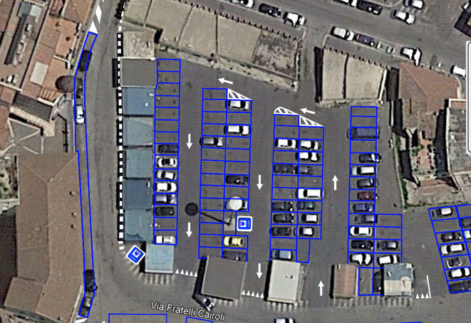 Mappa dell'area parcheggio in largo Cairoli, Terni, con indicazioni per i posti auto e direzioni di traffico.