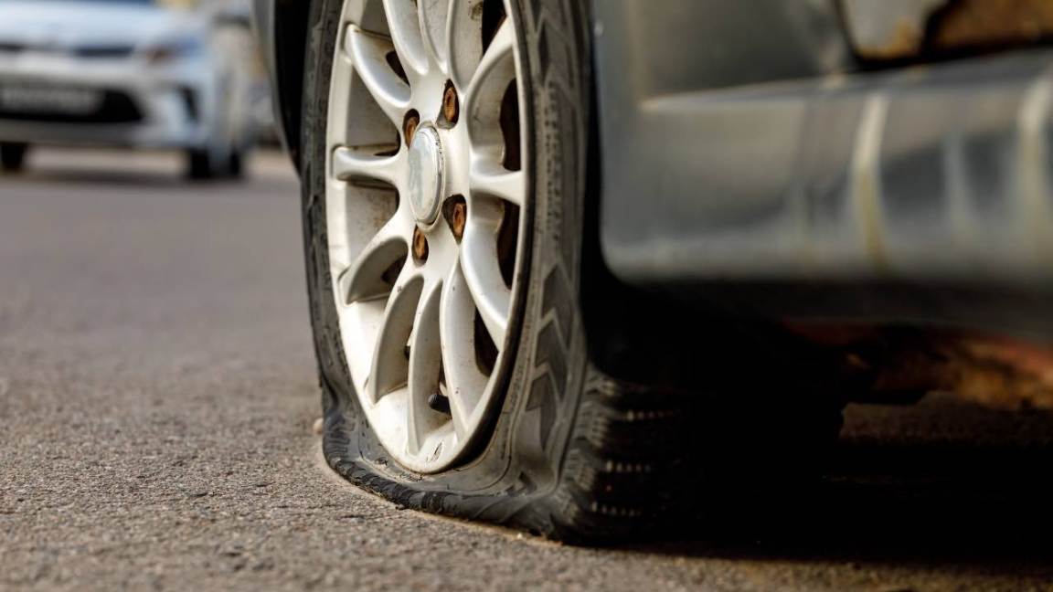 Uno pneumatico forato (foto da tuttosuimotori.it)