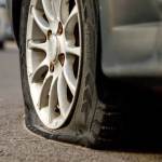 Uno pneumatico forato (foto da tuttosuimotori.it)