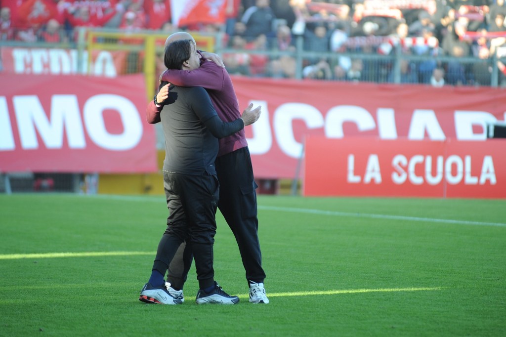 Perugia-Arezzo l'abbraccio tra Tedesco e Bucchi 7oz.-RIPRODUZIONE VIETATA