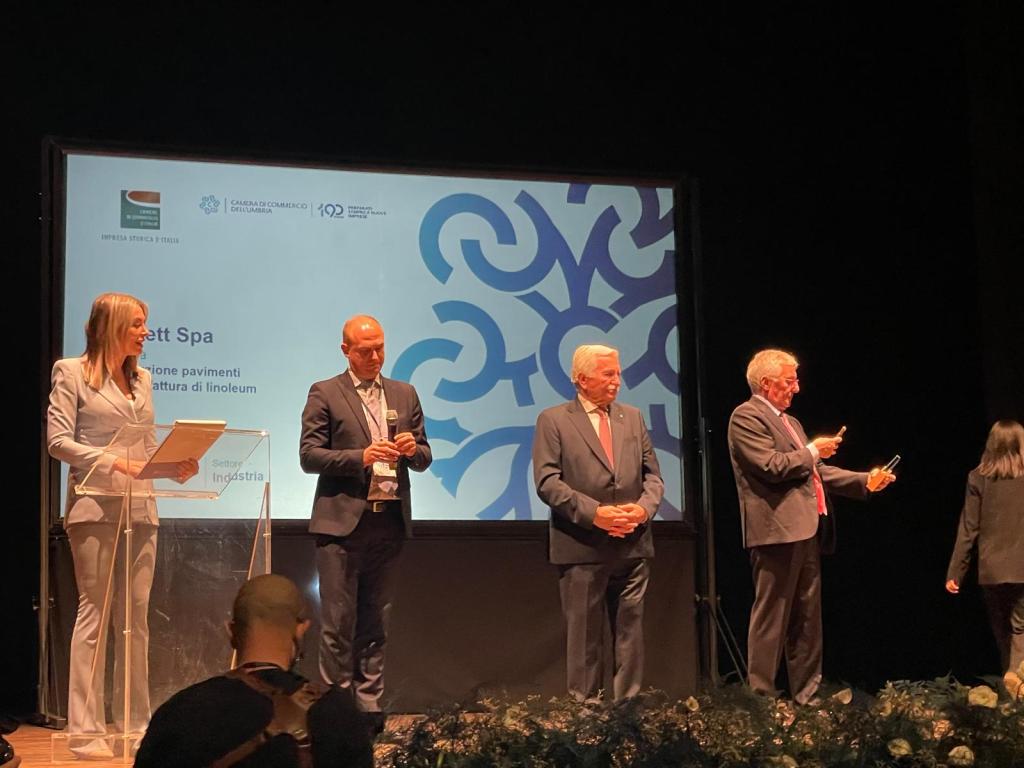 Un evento che celebra i 190 anni della Camera di commercio dell'Umbria, con la premiazione di imprenditori e istituzioni al teatro del Pavone di Perugia.