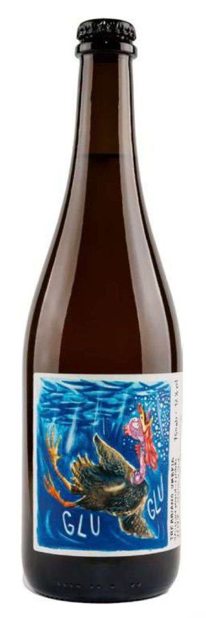 Una bottiglia di vino con etichetta colorata, raffigurante un uccello e il testo 'GLU GLU'.
