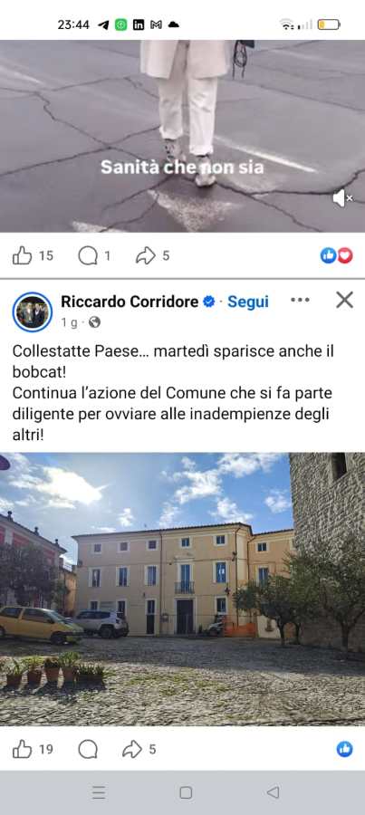 A person dressed in white stands on a street, with text overlay saying 'Sanità che non sia.' Below, a Facebook post features a building with a yellow car in front and a clear sky.