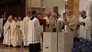 Le Veglia di Pasqua in cattedrale a Perugia (foto Tommaso Benedetti)
