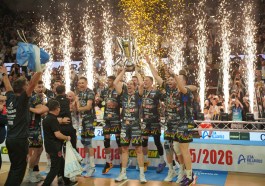 La Sir festeggia la conquista dello scudetto (foto Tommaso Benedetti)