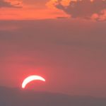 L'eclissi parziale di Sole dal monte Serrasanta (foto da Facebook-Stazione meteorologica di Palazzo Mancinelli)