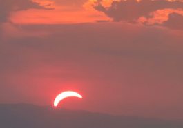 L'eclissi parziale di Sole dal monte Serrasanta (foto da Facebook-Stazione meteorologica di Palazzo Mancinelli)