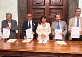 La firma a palazzo Donini (foto Tommaso Benedetti)