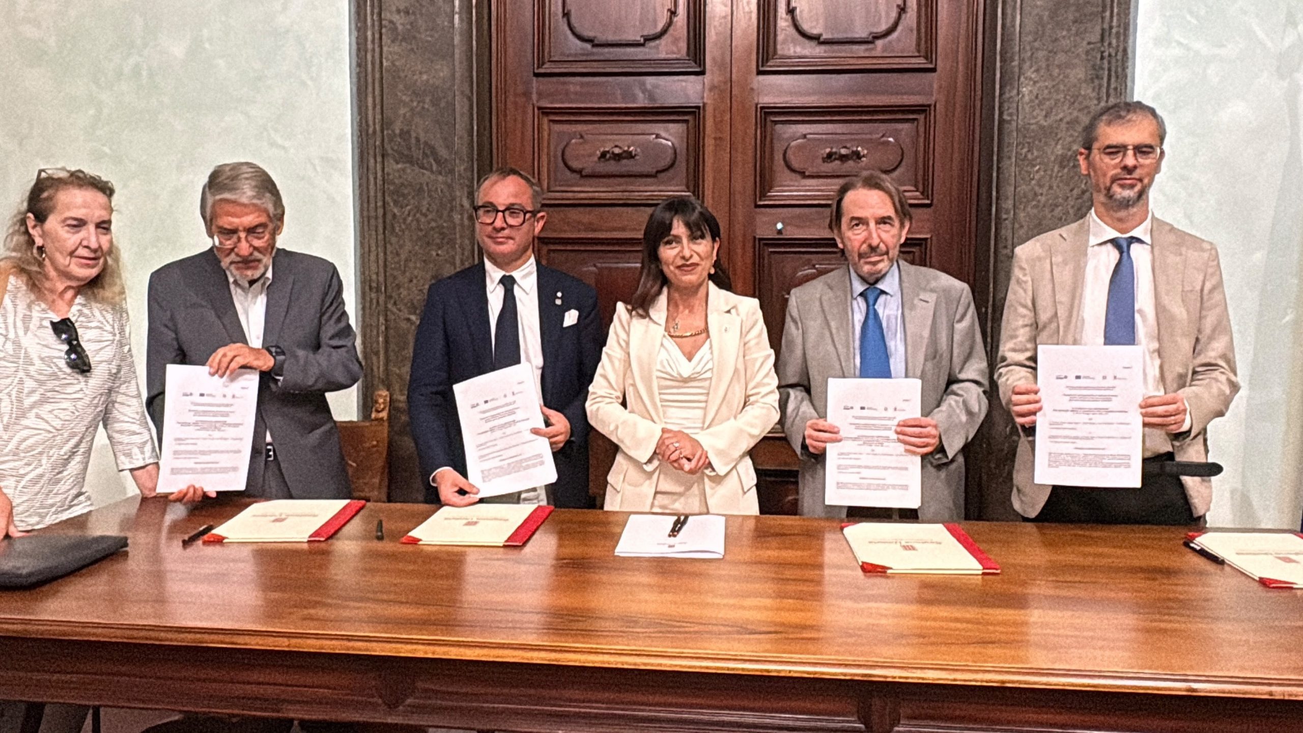 La firma a palazzo Donini (foto Tommaso Benedetti)