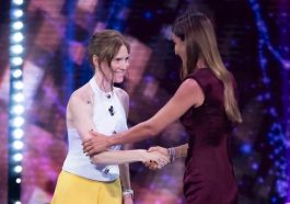 Amanda Knox nello studio di Verissimo (foto da Facebook/Verissimo)